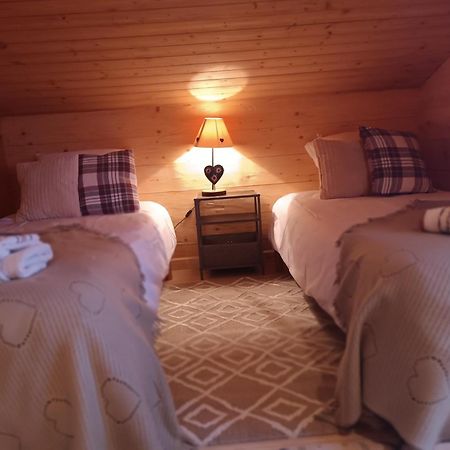 Charming Family Chalet For 8 People, With Private Hot Tub Les Clefs Bagian luar foto