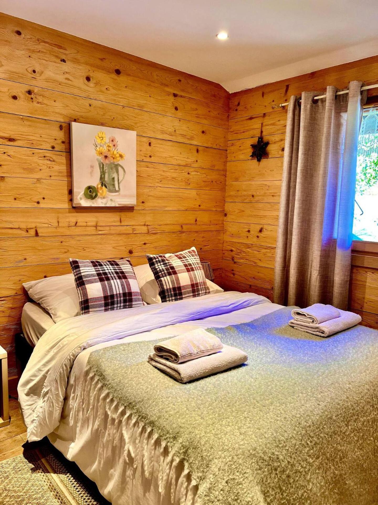 Charming Family Chalet For 8 People, With Private Hot Tub Les Clefs Bagian luar foto