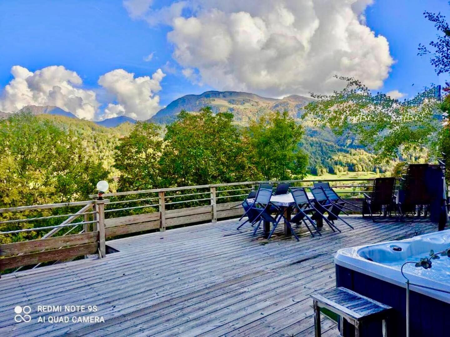 Charming Family Chalet For 8 People, With Private Hot Tub Les Clefs Bagian luar foto