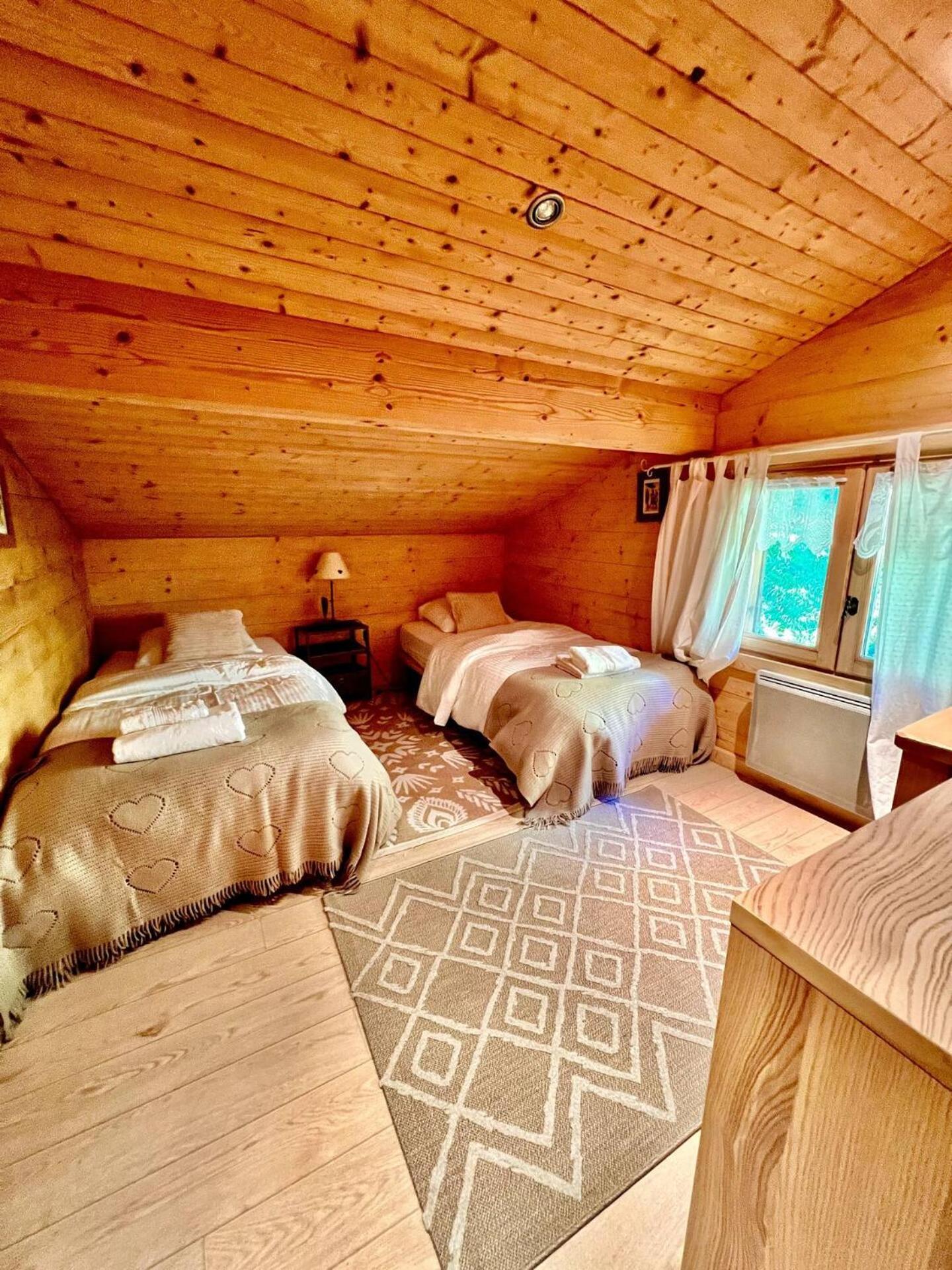 Charming Family Chalet For 8 People, With Private Hot Tub Les Clefs Bagian luar foto