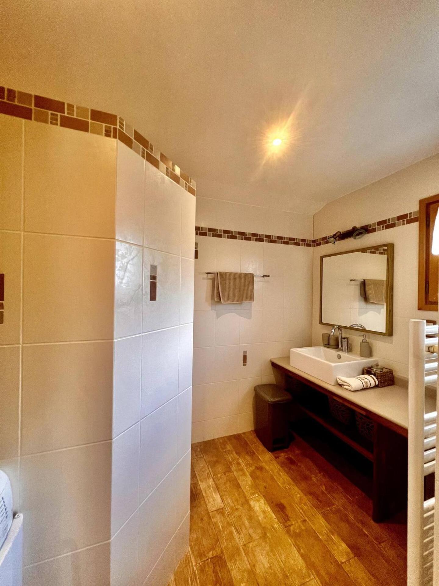 Charming Family Chalet For 8 People, With Private Hot Tub Les Clefs Bagian luar foto