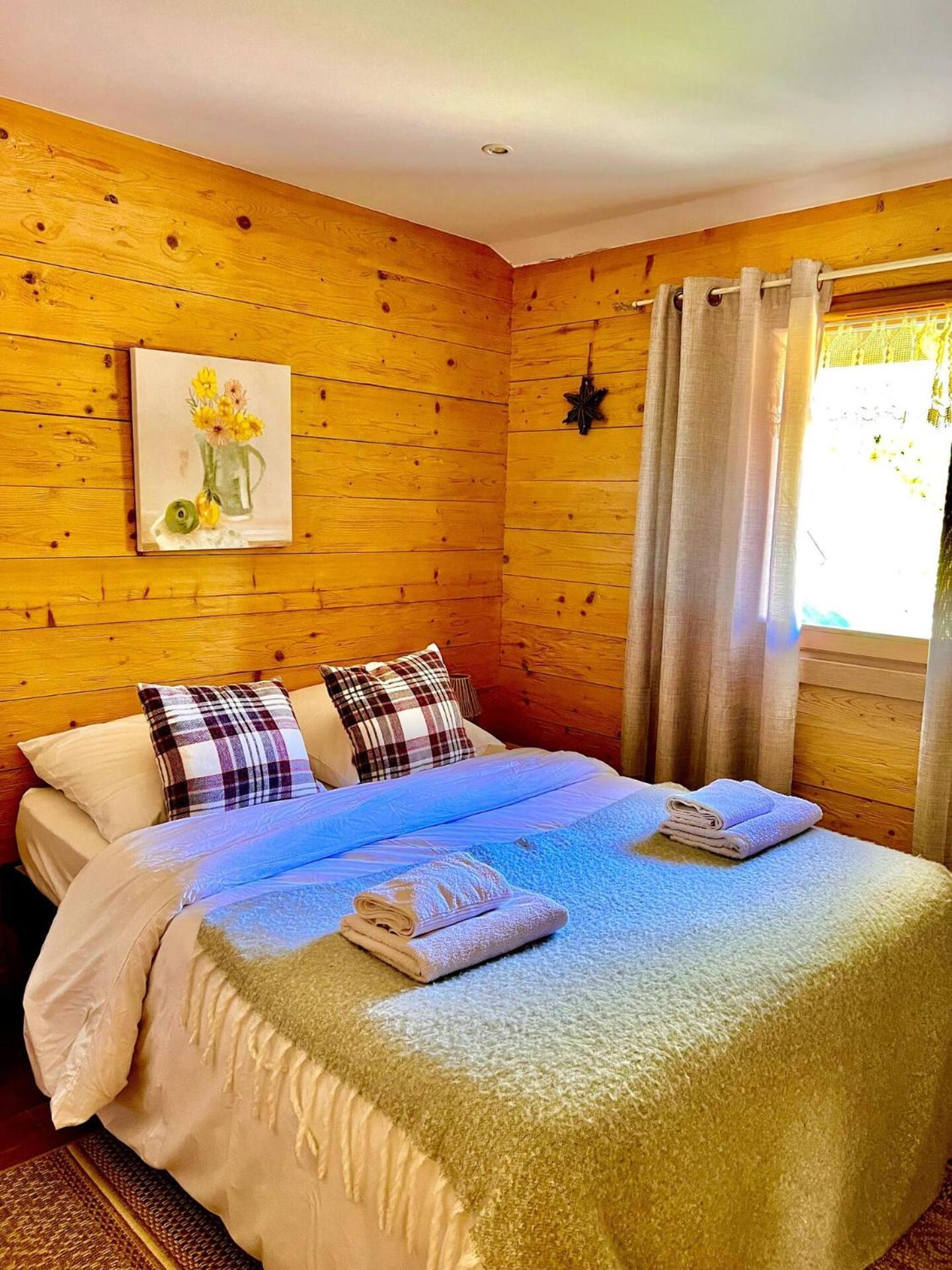 Charming Family Chalet For 8 People, With Private Hot Tub Les Clefs Bagian luar foto