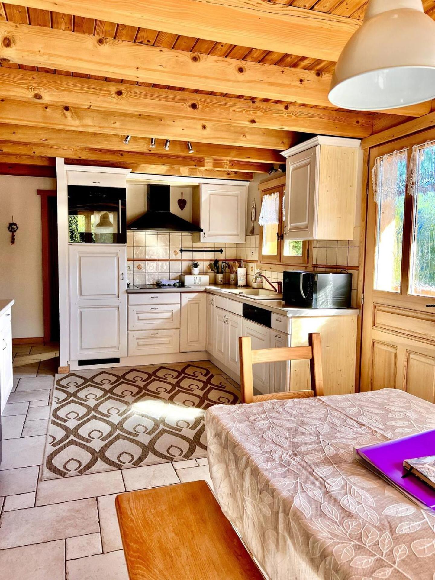 Charming Family Chalet For 8 People, With Private Hot Tub Les Clefs Bagian luar foto