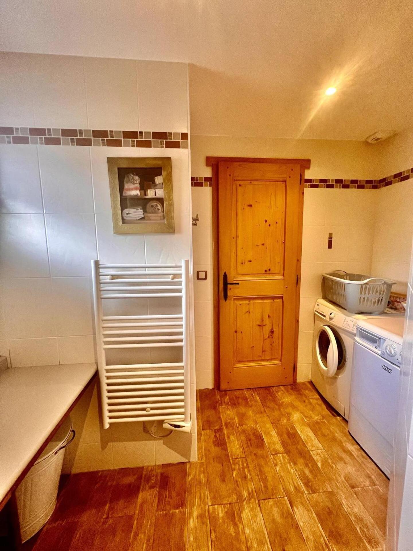 Charming Family Chalet For 8 People, With Private Hot Tub Les Clefs Bagian luar foto