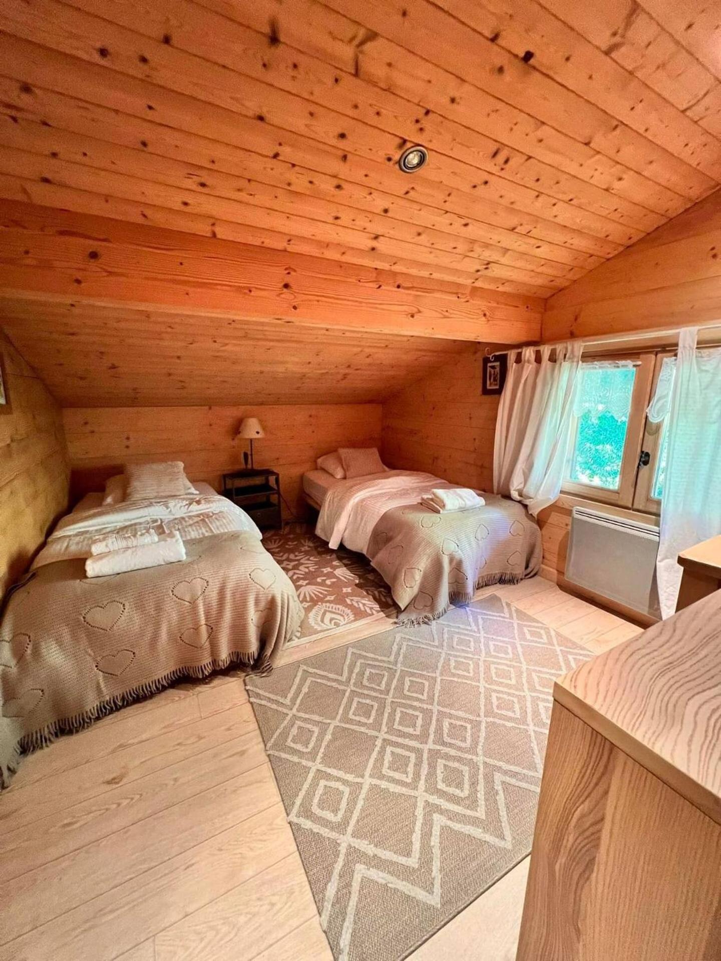 Charming Family Chalet For 8 People, With Private Hot Tub Les Clefs Bagian luar foto