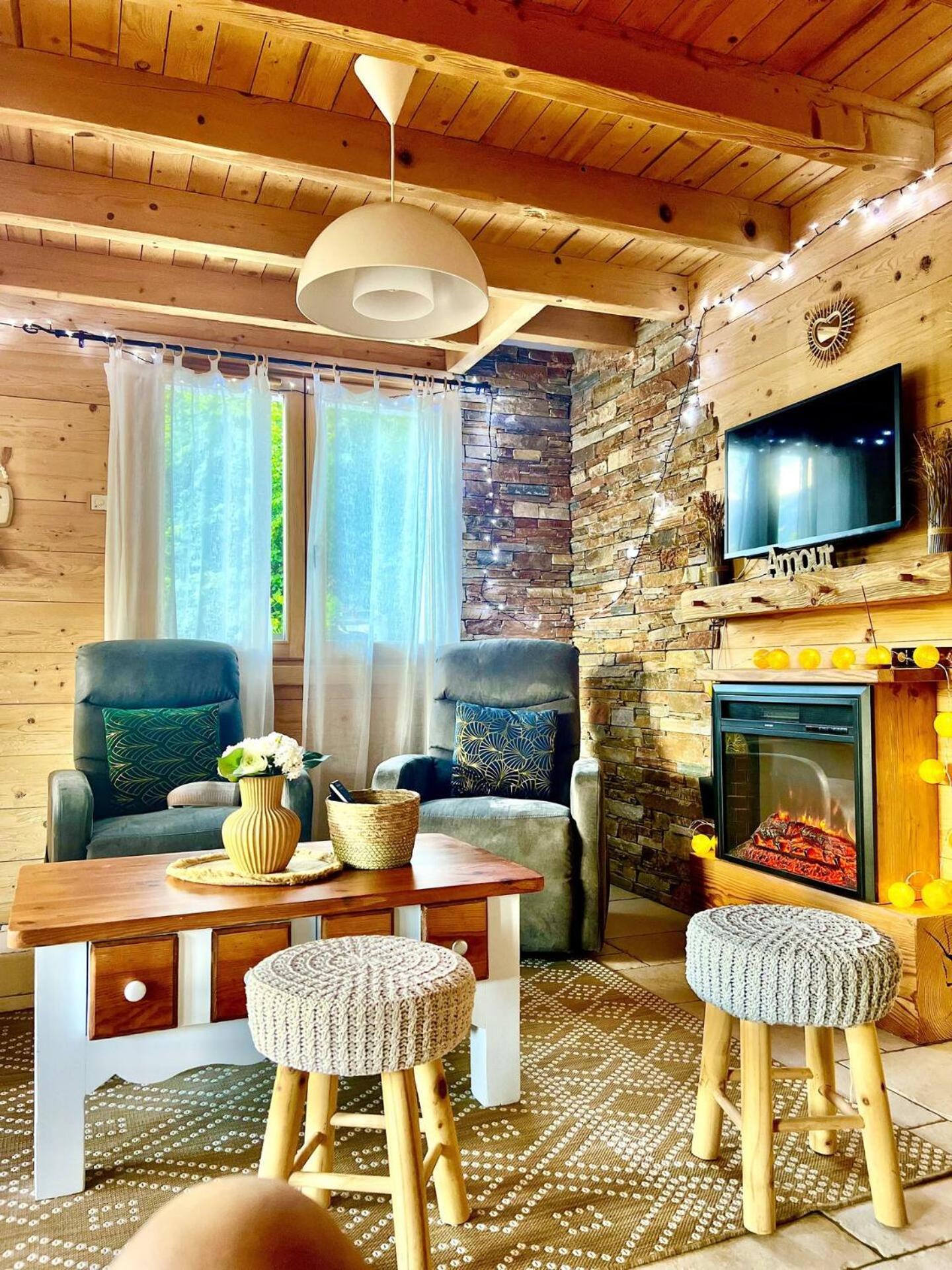 Charming Family Chalet For 8 People, With Private Hot Tub Les Clefs Bagian luar foto