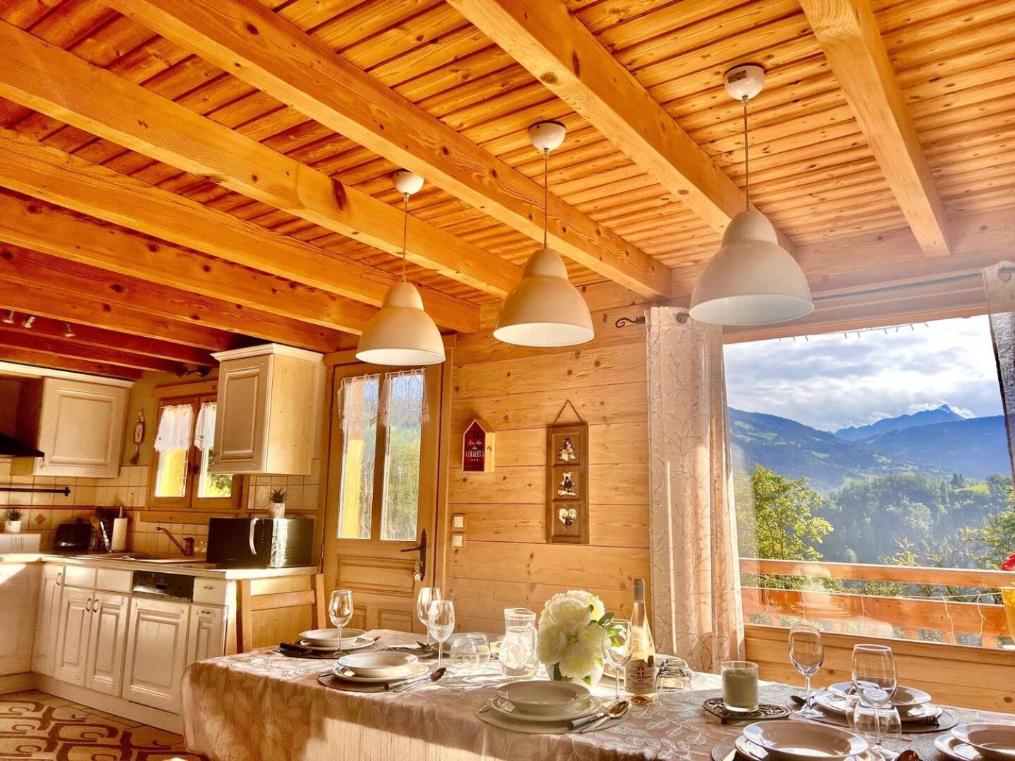 Charming Family Chalet For 8 People, With Private Hot Tub Les Clefs Bagian luar foto