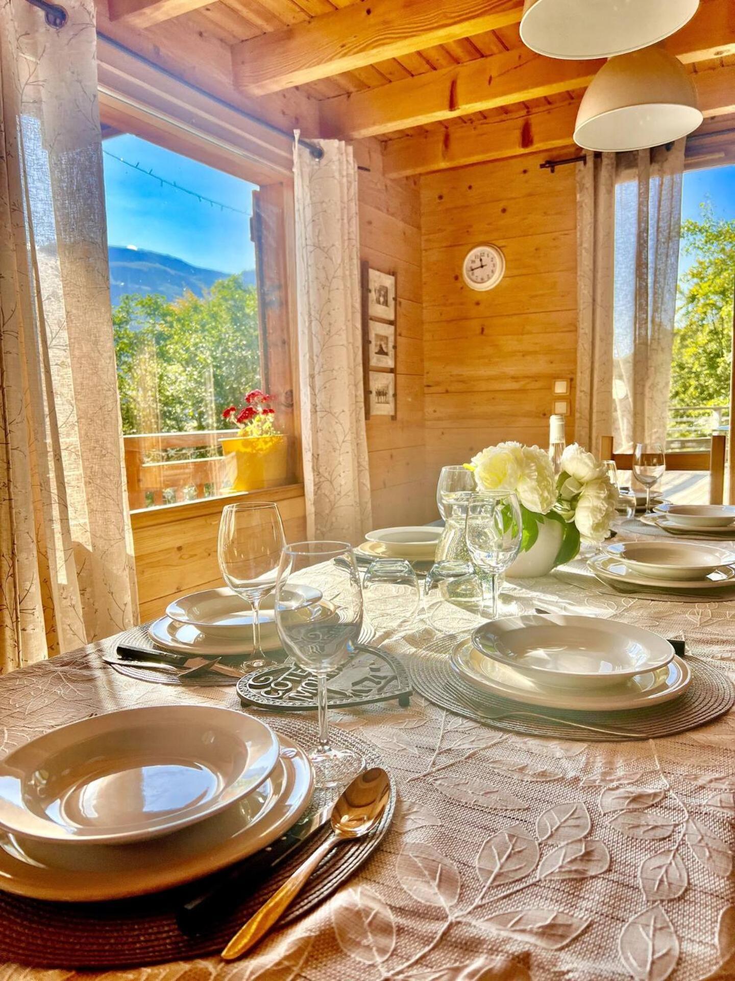 Charming Family Chalet For 8 People, With Private Hot Tub Les Clefs Bagian luar foto