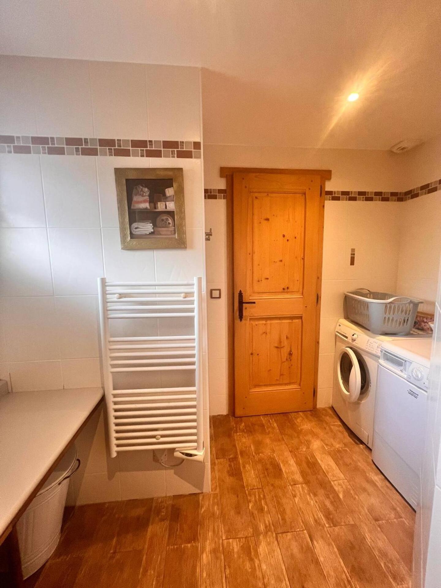 Charming Family Chalet For 8 People, With Private Hot Tub Les Clefs Bagian luar foto