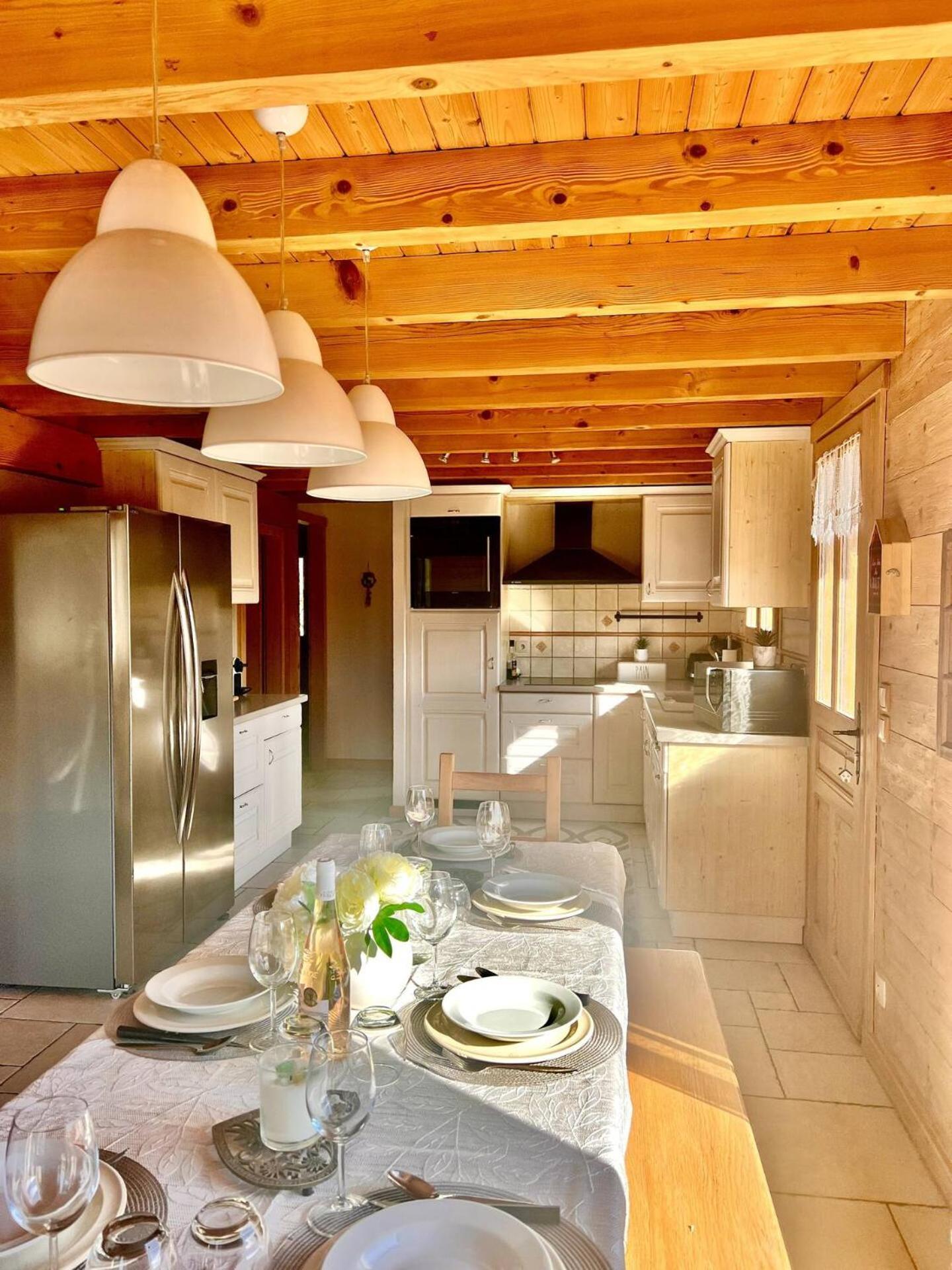 Charming Family Chalet For 8 People, With Private Hot Tub Les Clefs Bagian luar foto