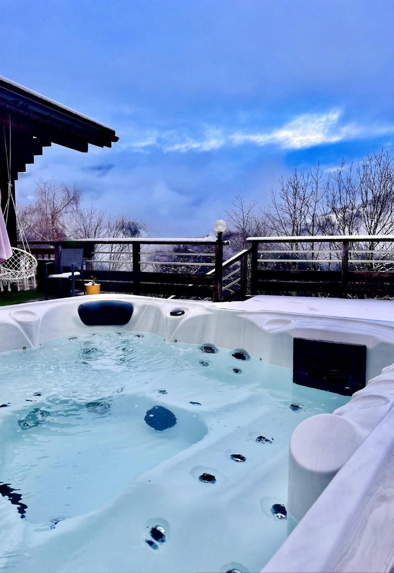 Charming Family Chalet For 8 People, With Private Hot Tub Les Clefs Bagian luar foto